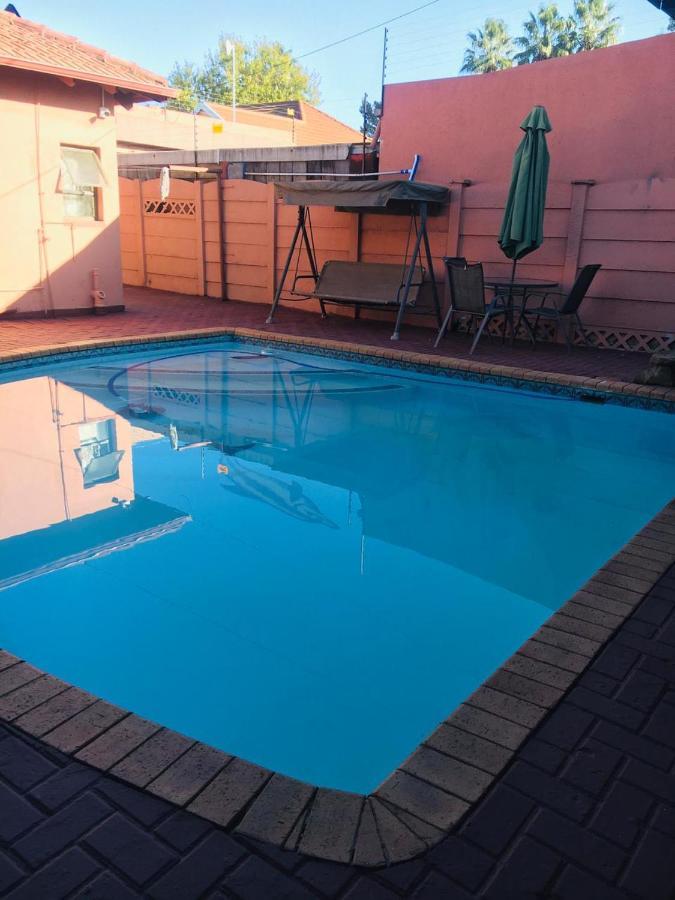 Forever Comfy Bed Bed & Breakfast Vanderbijlpark ภายนอก รูปภาพ